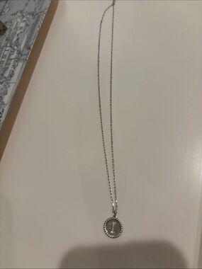 David yurman initial I necklace. Excellent condition and authentic !! Classic